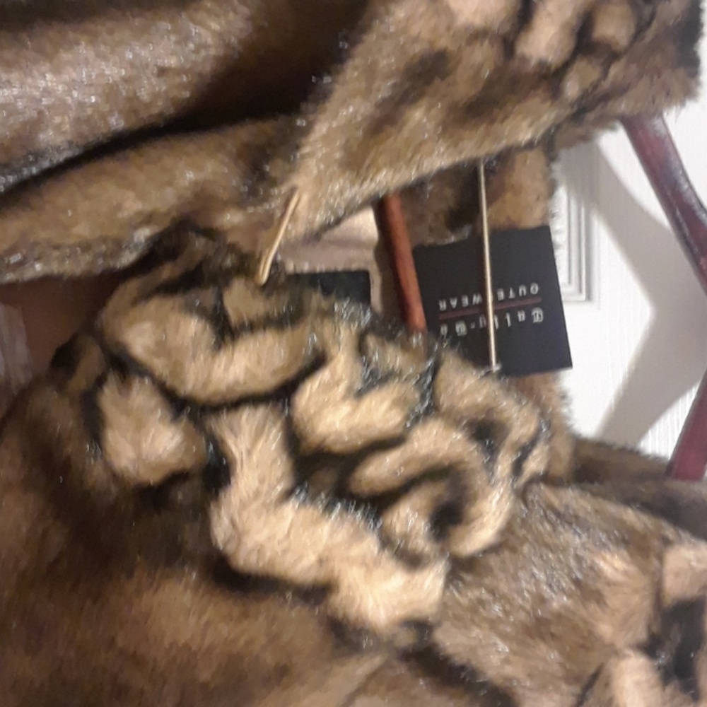FAUX FUR - Picture 2 of 4